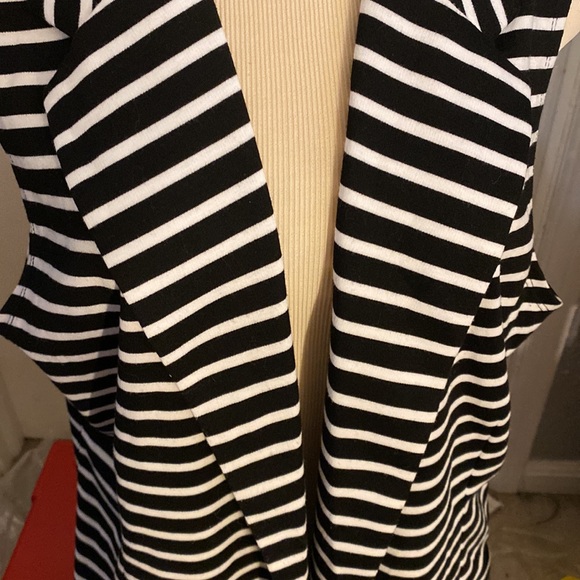 Oliva Sky Grey Vest- Size 1X black and white striped long vest - Picture 2 of 8